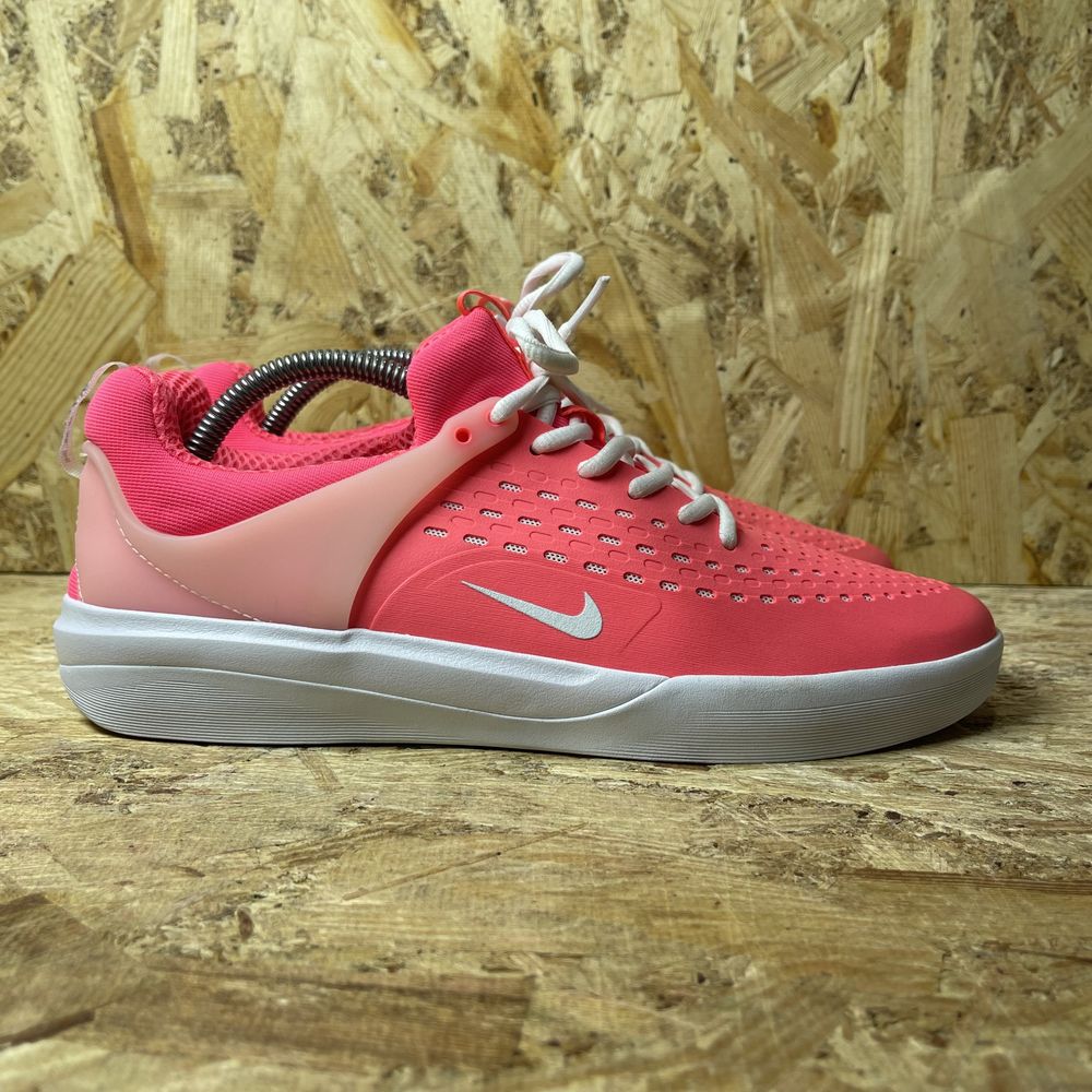 Чоловічі кросівки Nike Sb Zoom Nyjah 3 Skate Shoes Pink DV7896-600