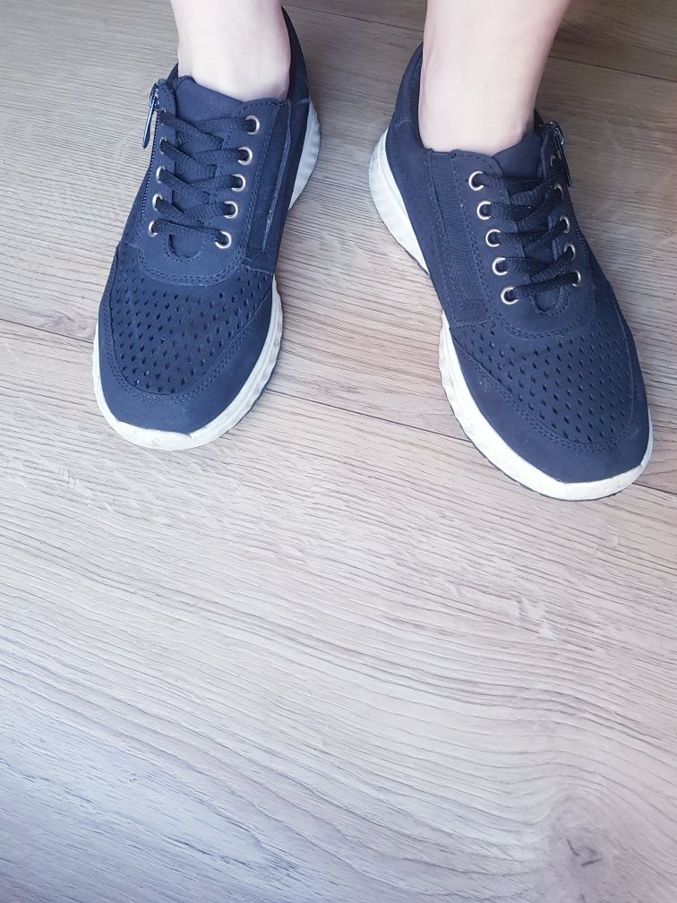 Buty sportowe damskie marki Gosoft rozmiar 37.