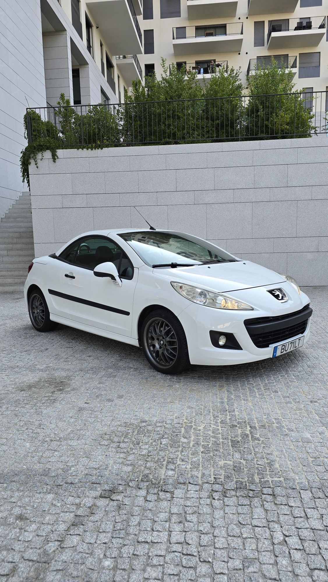 Peugeot 207CC – Descapotável com estilo e confortoPeugeot 207CC 1.6 Di