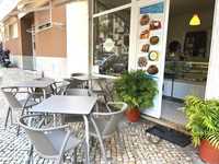 Café em pleno funcionamento em Oeiras