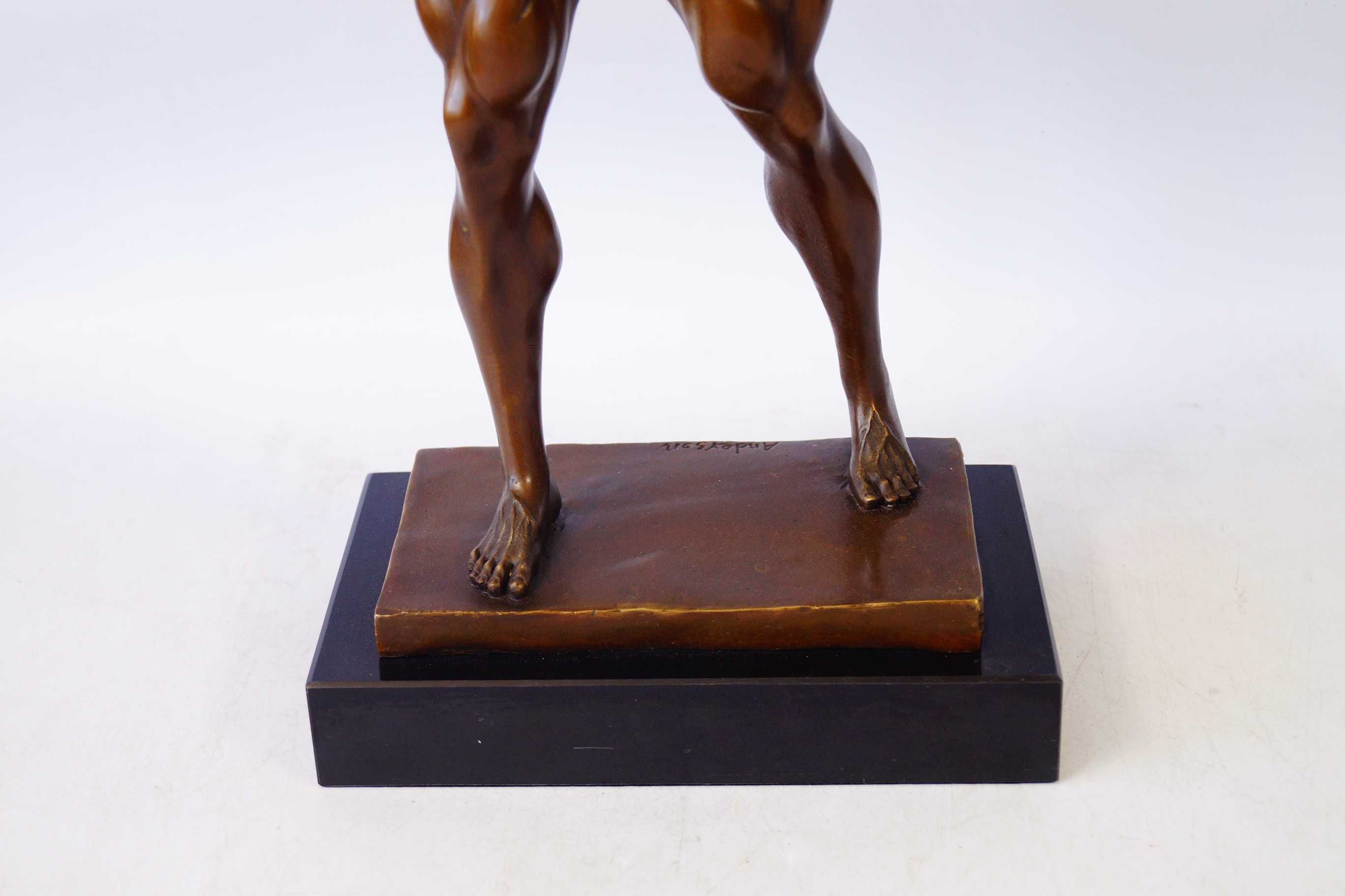 Kulturysta figura z brązu rzeźba statuetka