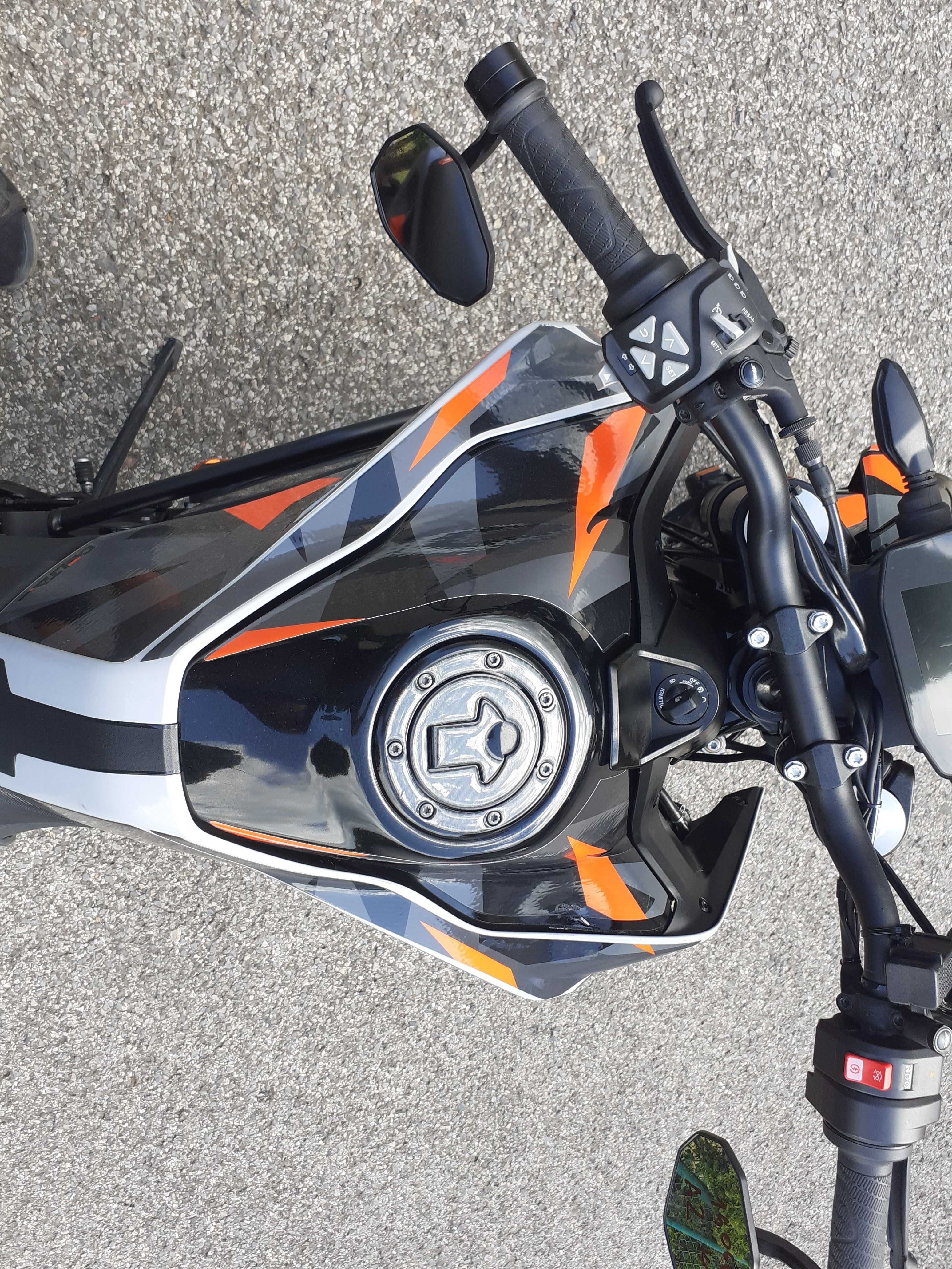 okazja KTM 790 Duke z 2024 roku na A2 przebieg 14066 km. Piękny