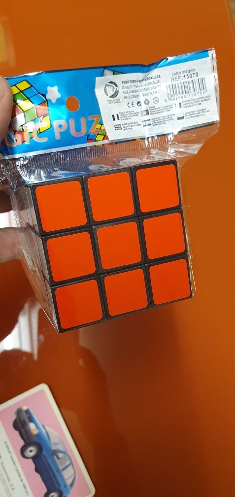 Cubo Mágico novo ainda com plástico