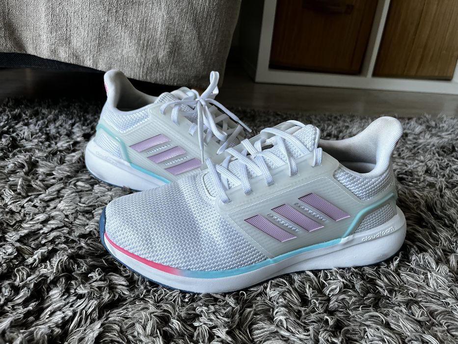 Adidas Cloudfoam Comfort – białe sneakersy na siłownię