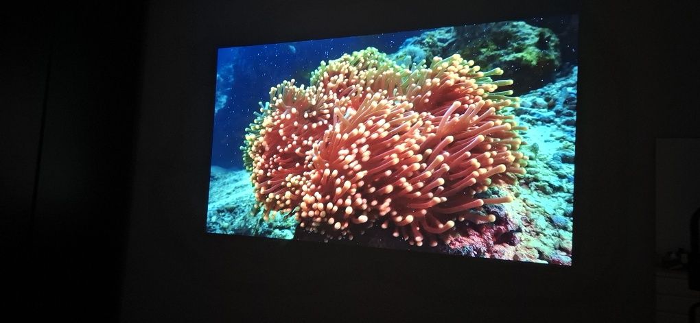 Projetor full HD nativo 200" com suporte 4k