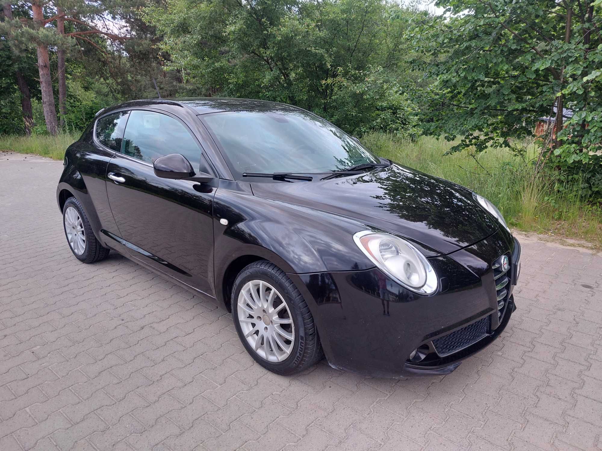Alfa Romeo Mito 1.6 JTDM Xenon, Czerwone skóry