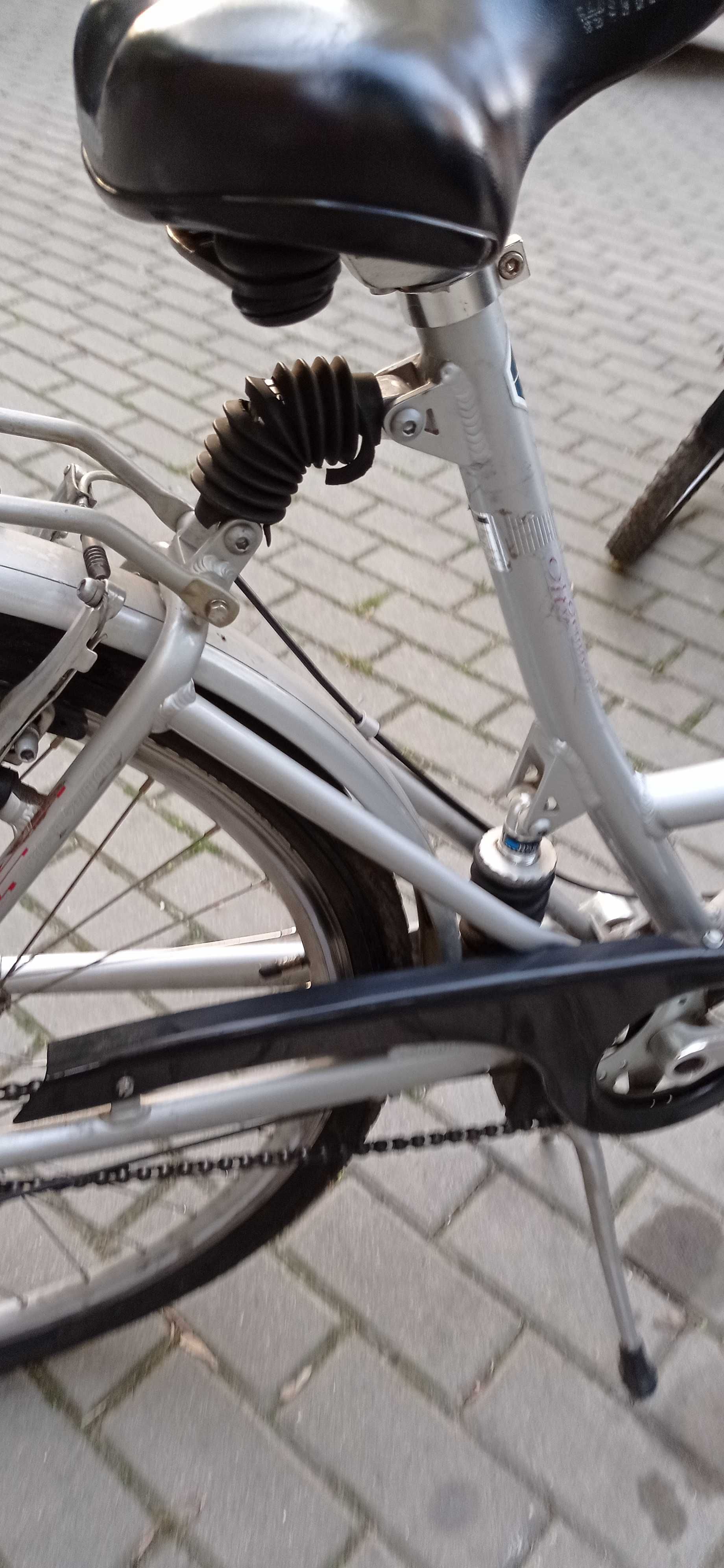 Rower miejski holenderski, pełna amortyzacja, licznik, oświetlenie