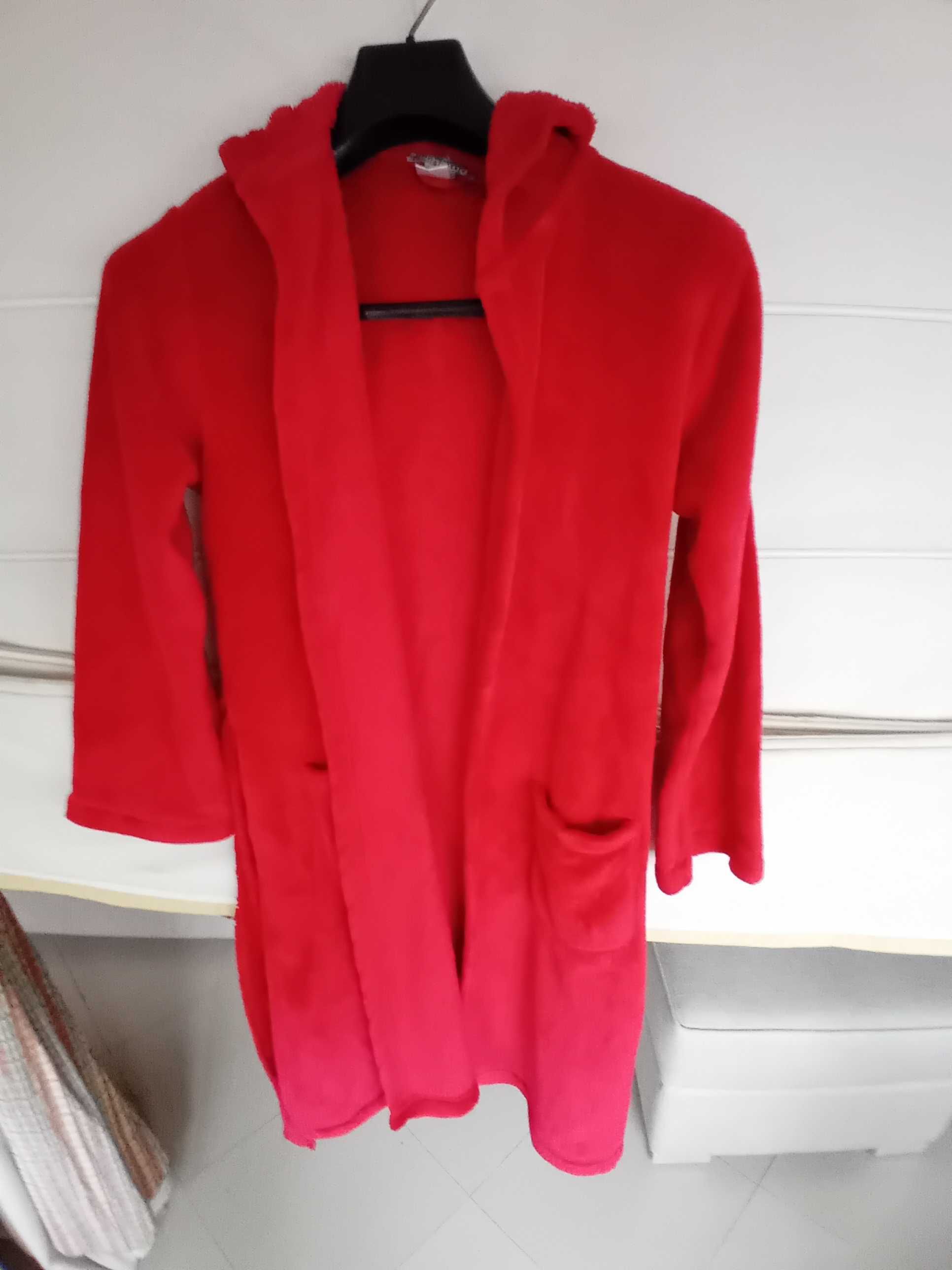 Roupão vermelho, rapaz, com capuz, tamanho S