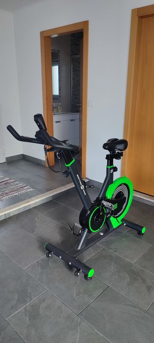 Bicicleta estática BODYTONE DS06
