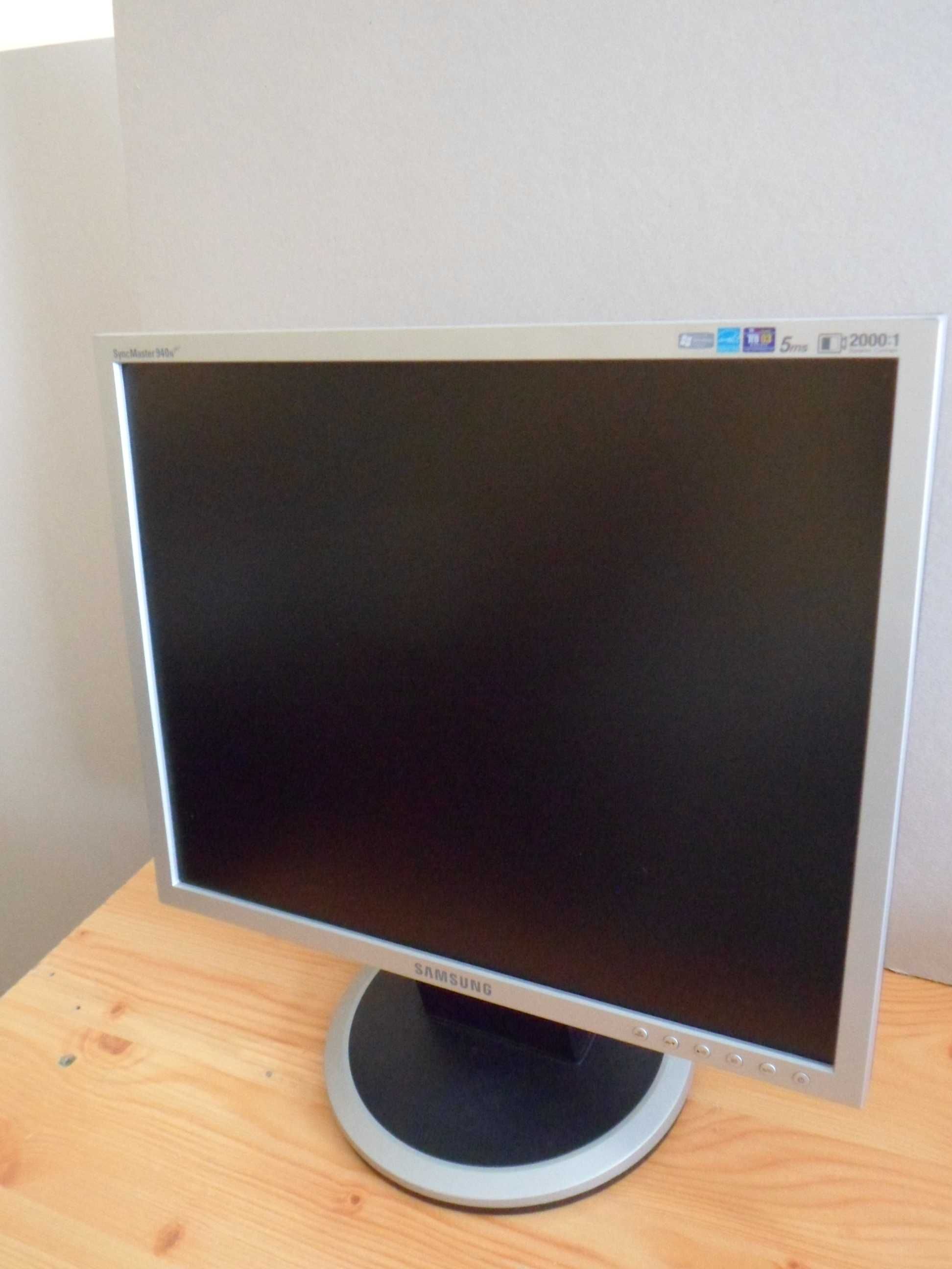 Monitor Samsung 19 cali.