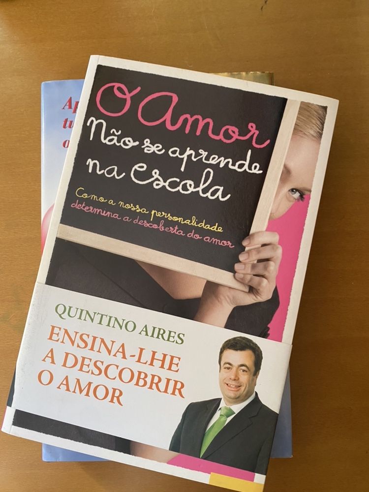 Vendo vários livros sobre o AMOR