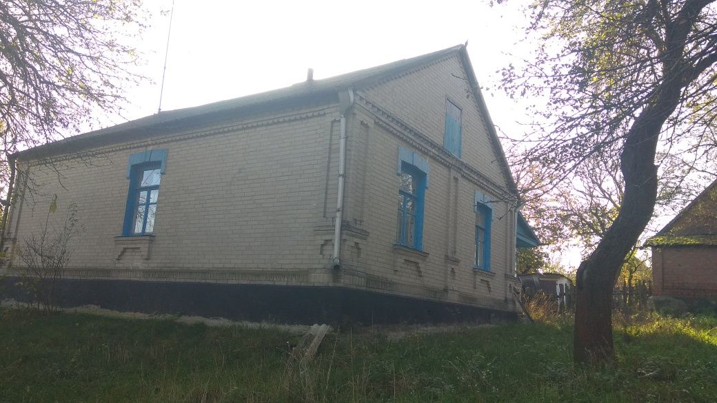будинок з ділянкою Чуднів