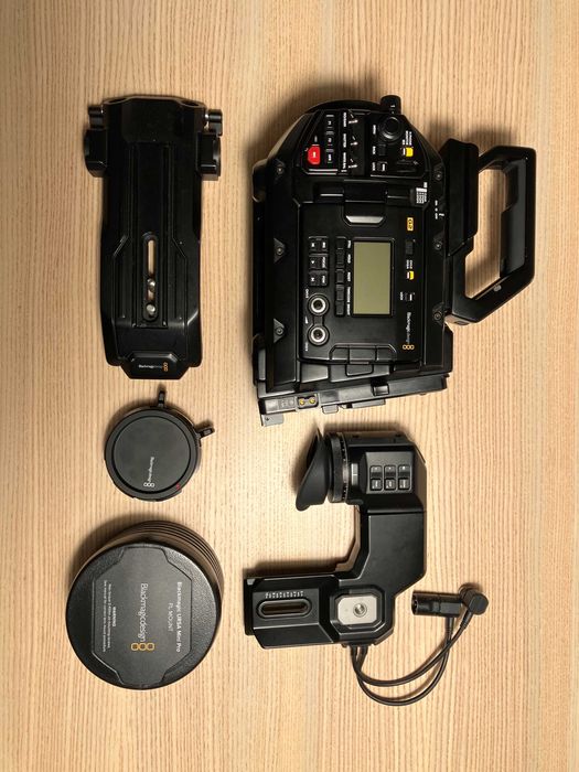 Blackmagic Ursa Mini Pro 4.6k G2 + Shoulder Mount + PL