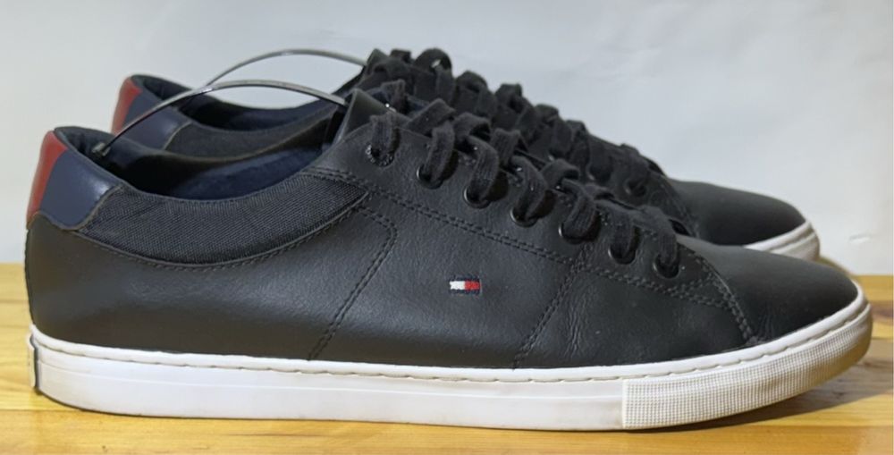 Кросівки Tommy Hilfiger. Розмір 45, довжина устілки 29 см