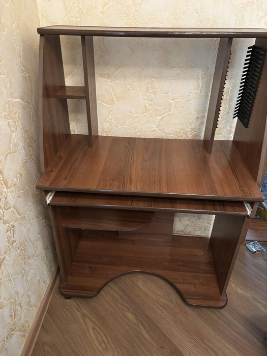 Продам комп'ютерний стіл