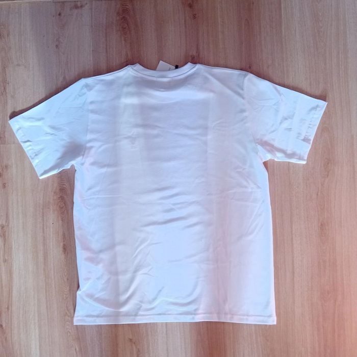 T-Shirts ami paris NOVA com etiqueta 

Tenho várias cores e tamanhos d