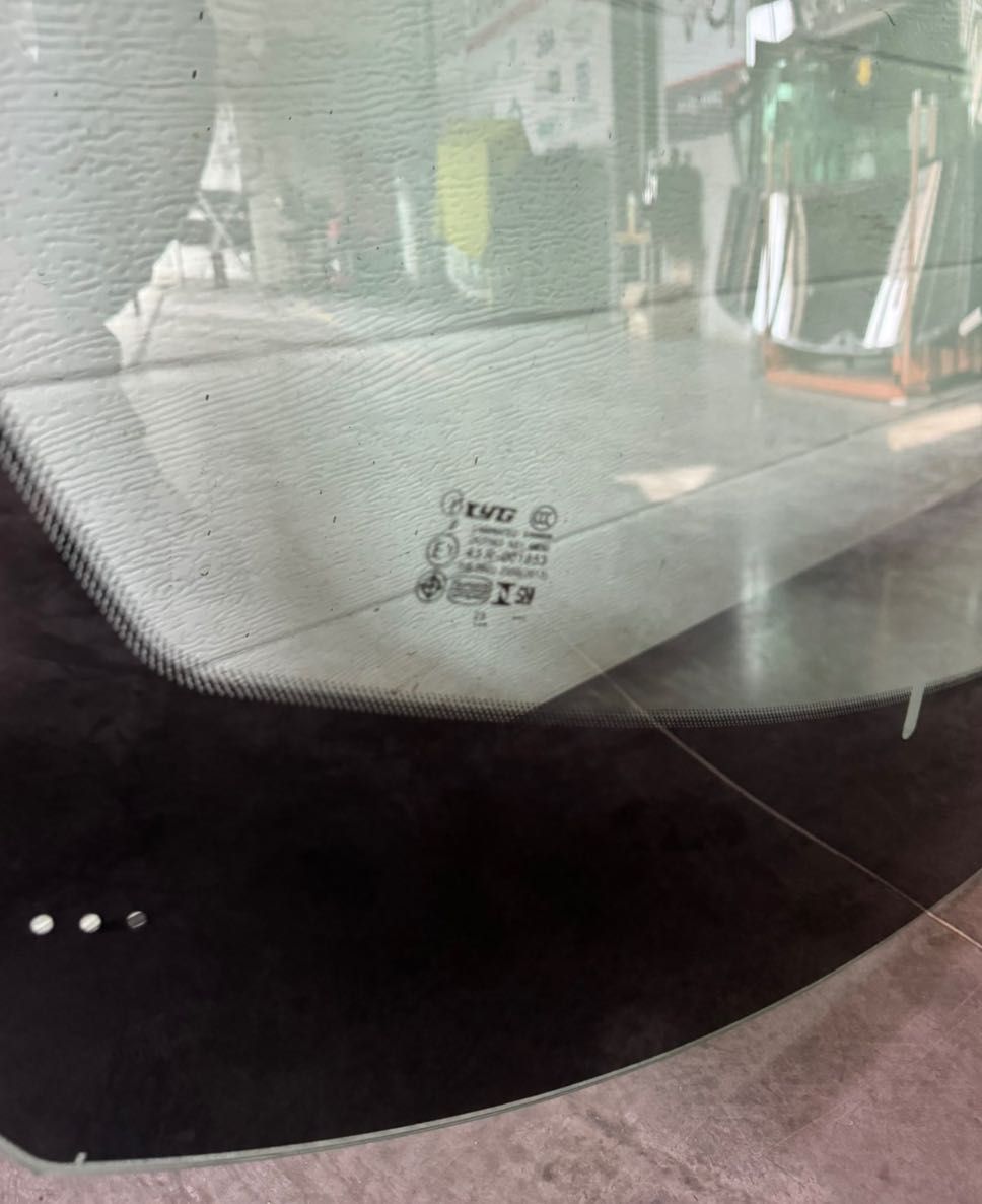 Лобове скло Renault Megane 4 2016- стекло заднє Рено Меган Вітрове