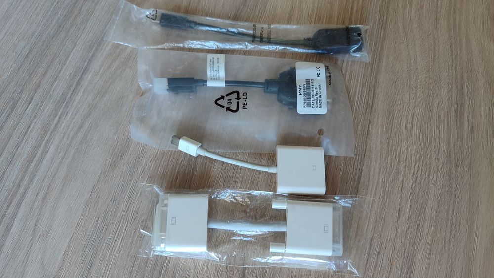 Адаптери: Displayport Apple,DVI, dislayport