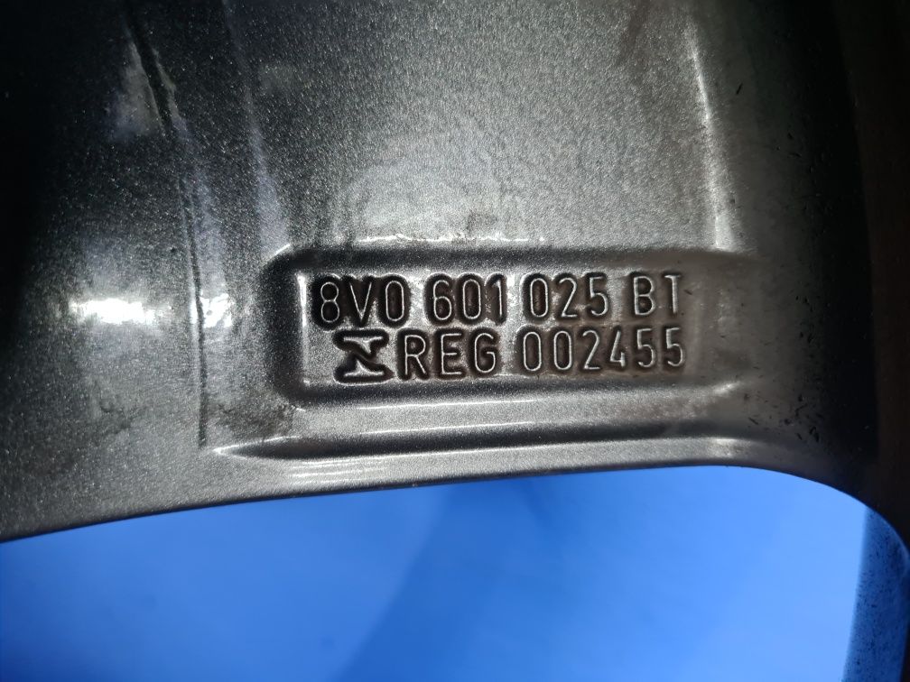 KOMPLET kół rotor 7.5x18' cali ET51 opony zimowe AUDI A3 S3 8V OEM