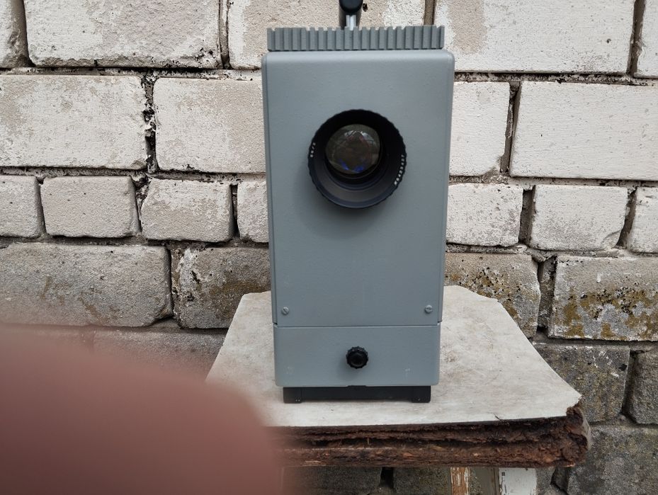 діапроектор новий виробн СССР в комплекті зіп ,є деякі плівки.