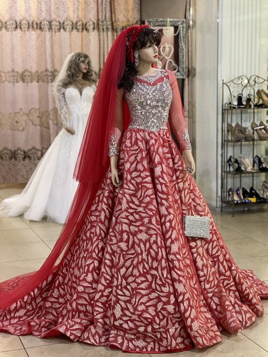 Королівська колекція! Червоні пишні сукні.