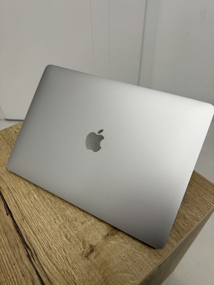 Macbook Pro 13 8/256GB 2016