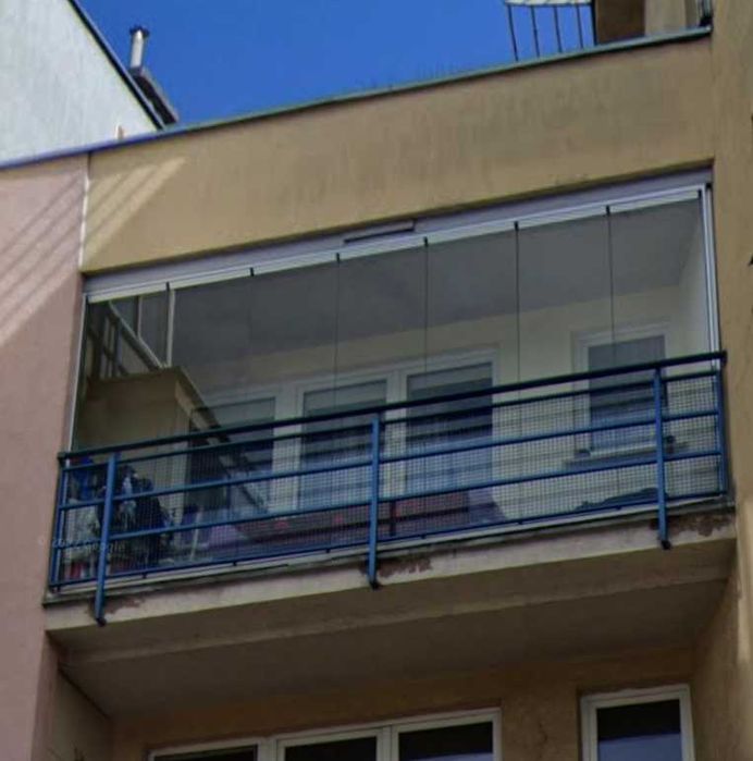 Bezramowa zabudowa balkonu - szkło hartowane