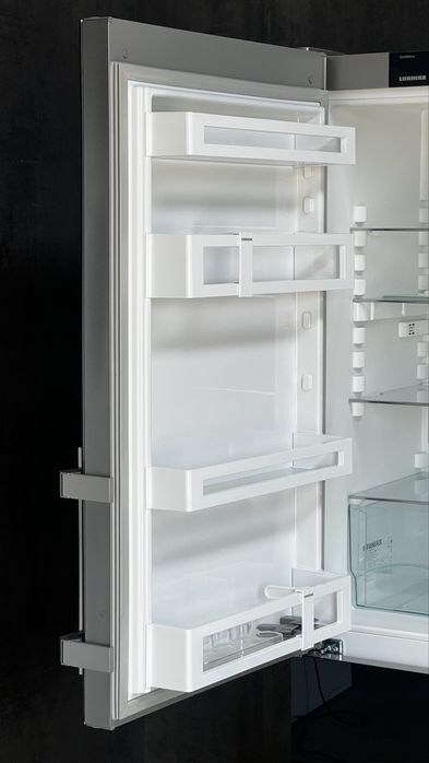 Холодильник Liebherr CNef 3915 NoFrost SmartDevice 379 л |чорне скло|