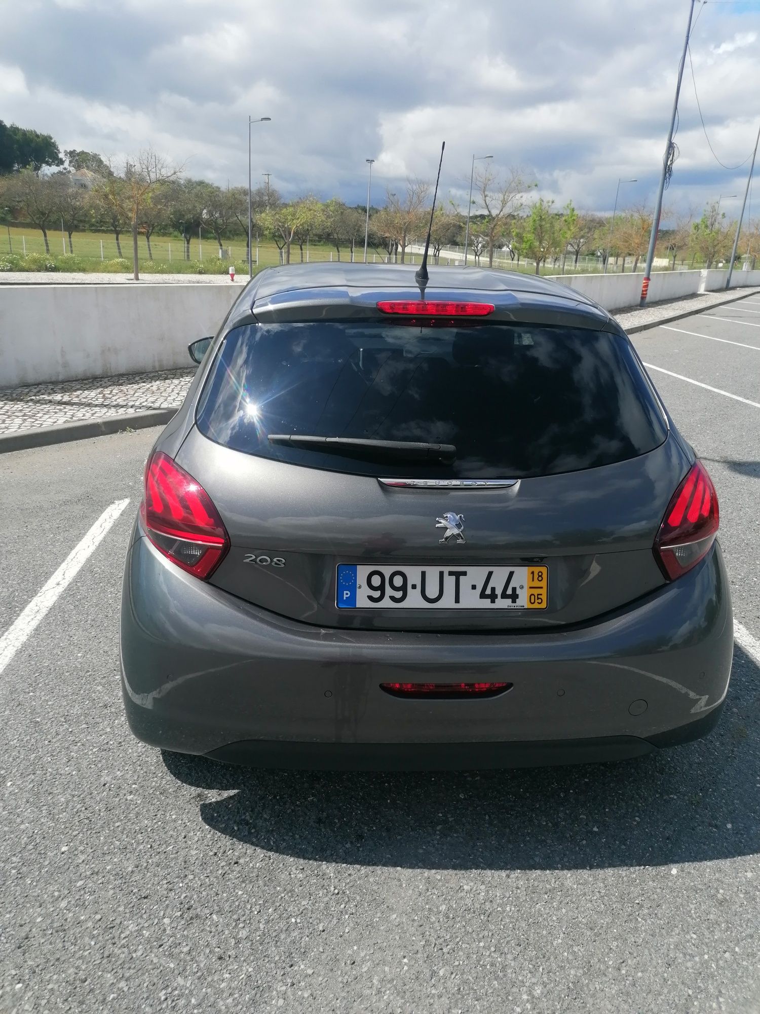 Peugeot 208 style gasolina particular com 118000 km
