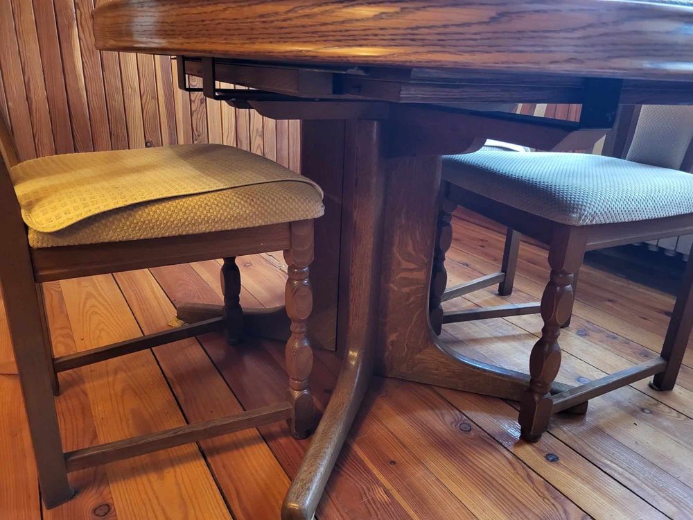 Drewniany dębowy stół z krzeslami