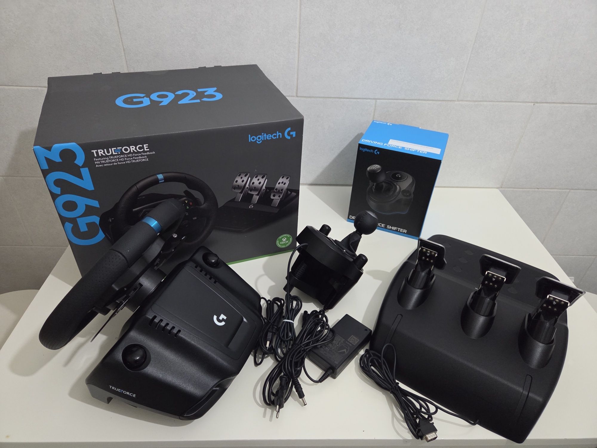 Volante Logitech G923 TRUEFORCE com Pedais e Câmbio Manual