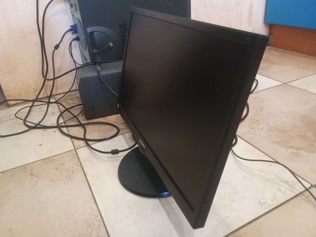 Full HD Монітор 22" Philips 223V5 (VGA) 1920x1080