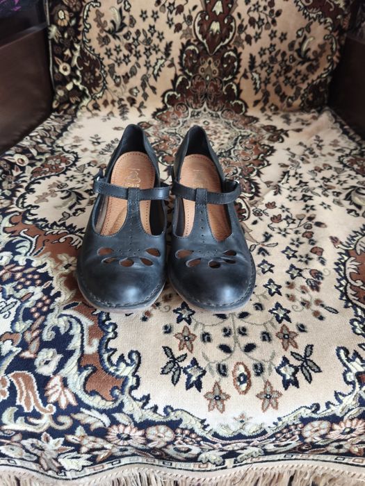 Кожаная женская обувь