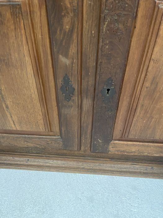 Antigo móvel de parede adaptado