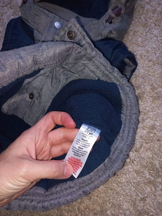 Фирменная жилетка безрукавка на мальчика 3-4 года