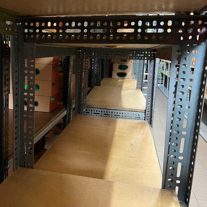 Sprzedam solidny regał magazynowy stalowy, wytrzymały, ostatnie sztuki