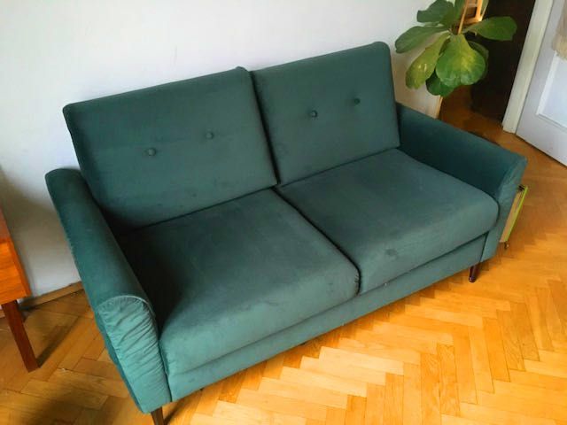 Sofa dwuosobowa – welur tapicerski – lekko używana