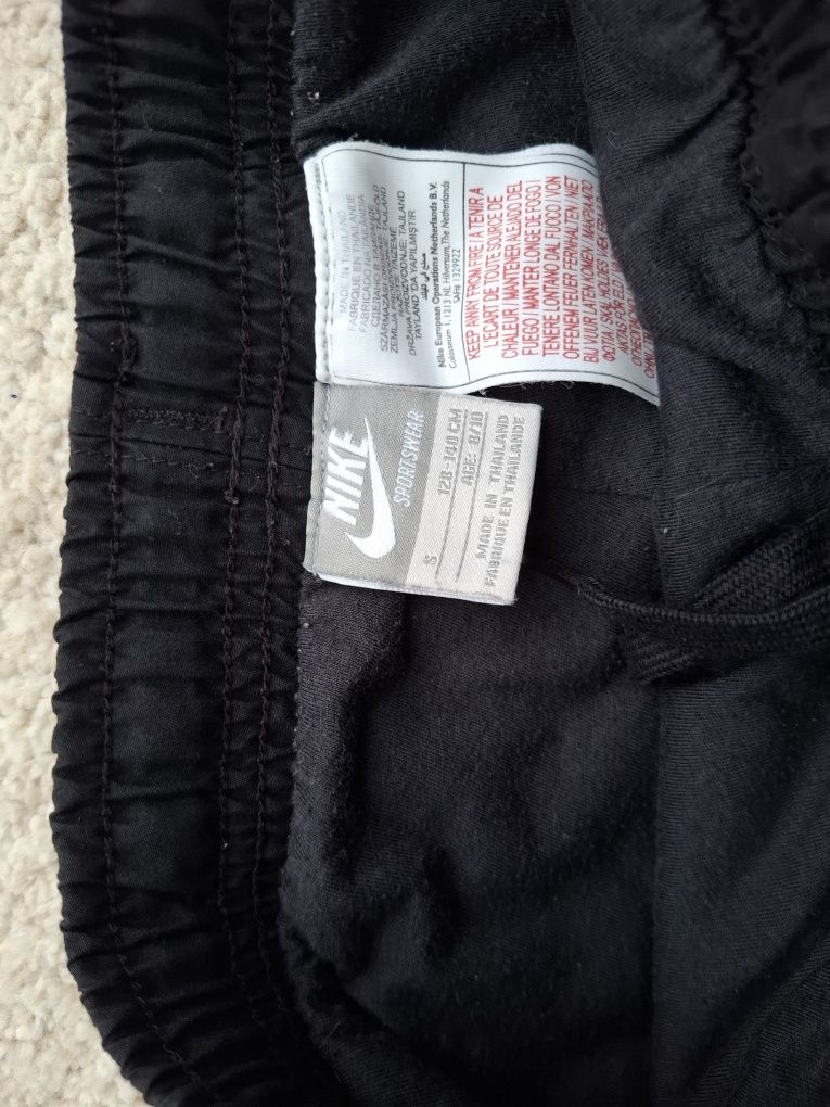 Spodnie dresowe nike 128-140