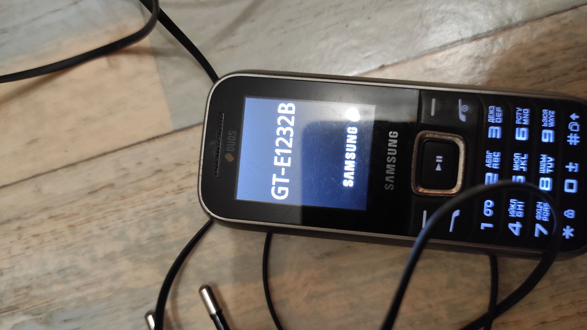 Телефон Samsung GTE1232B