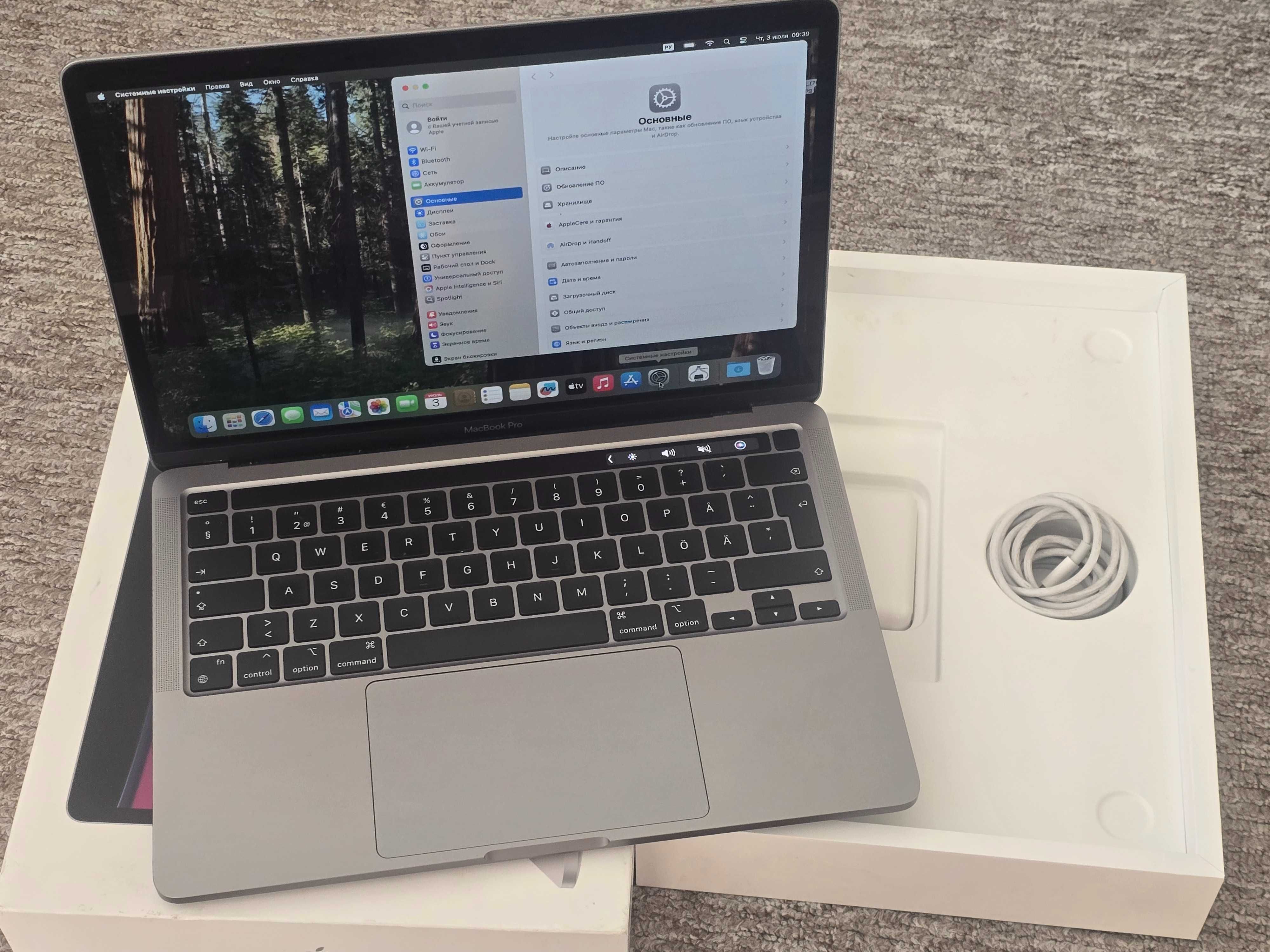 Macbook Pro 13"  (2020) Touchbar  M1 •8Gb •256Gb