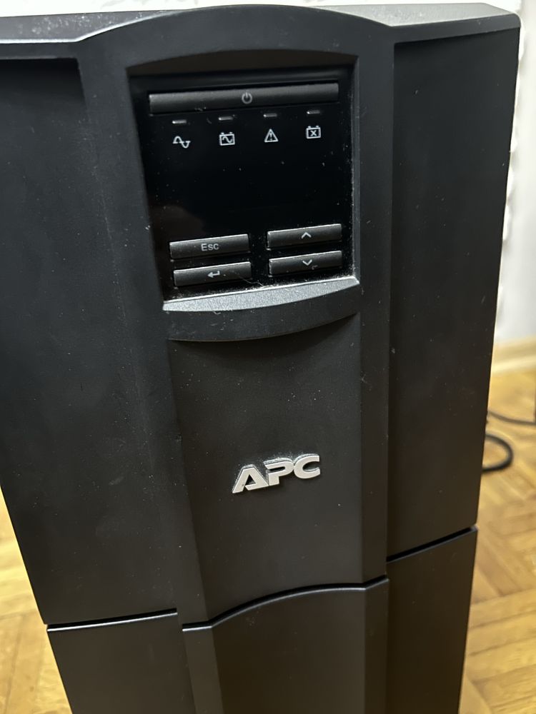 Zasilacz sieciowy APC smart-ups 2200