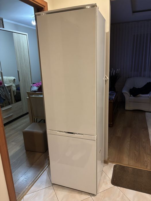 Lodówka do zabudowy Electrolux ENN3153AOW 184,2 cm wys
