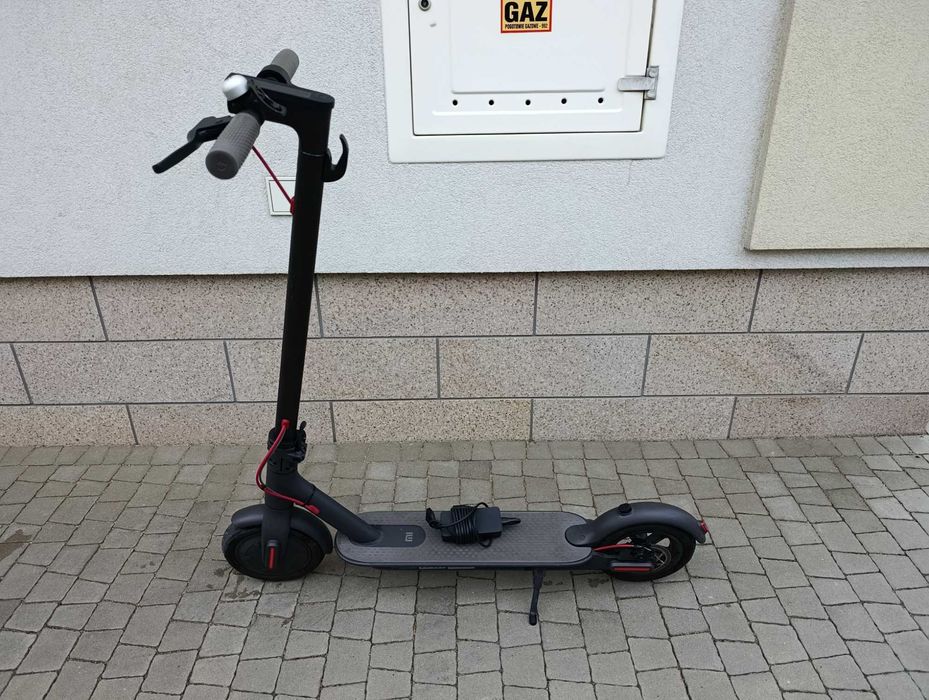 Hulajnoga Xiaomi M365 stan bardzo dobry