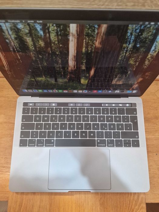 MacBook Pro TOUCH BAR 16 pol 2018 16gb ram