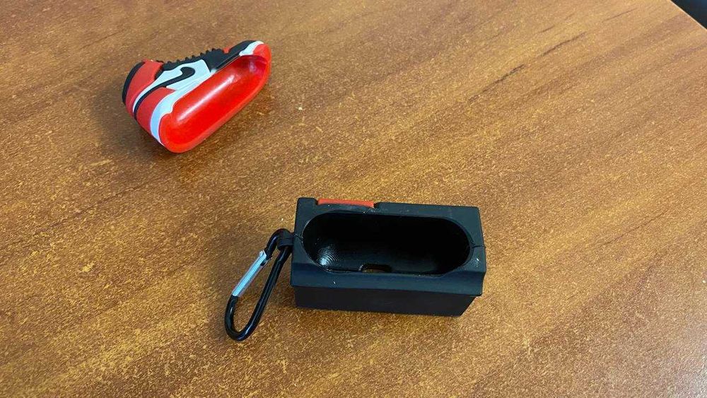 Новий чохол для навушників AirPods Pro 2