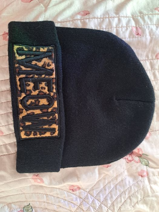 Czarna czapka zimowa