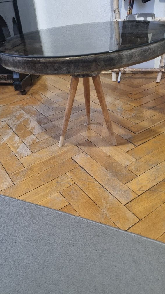 Stolik z koła od wozu