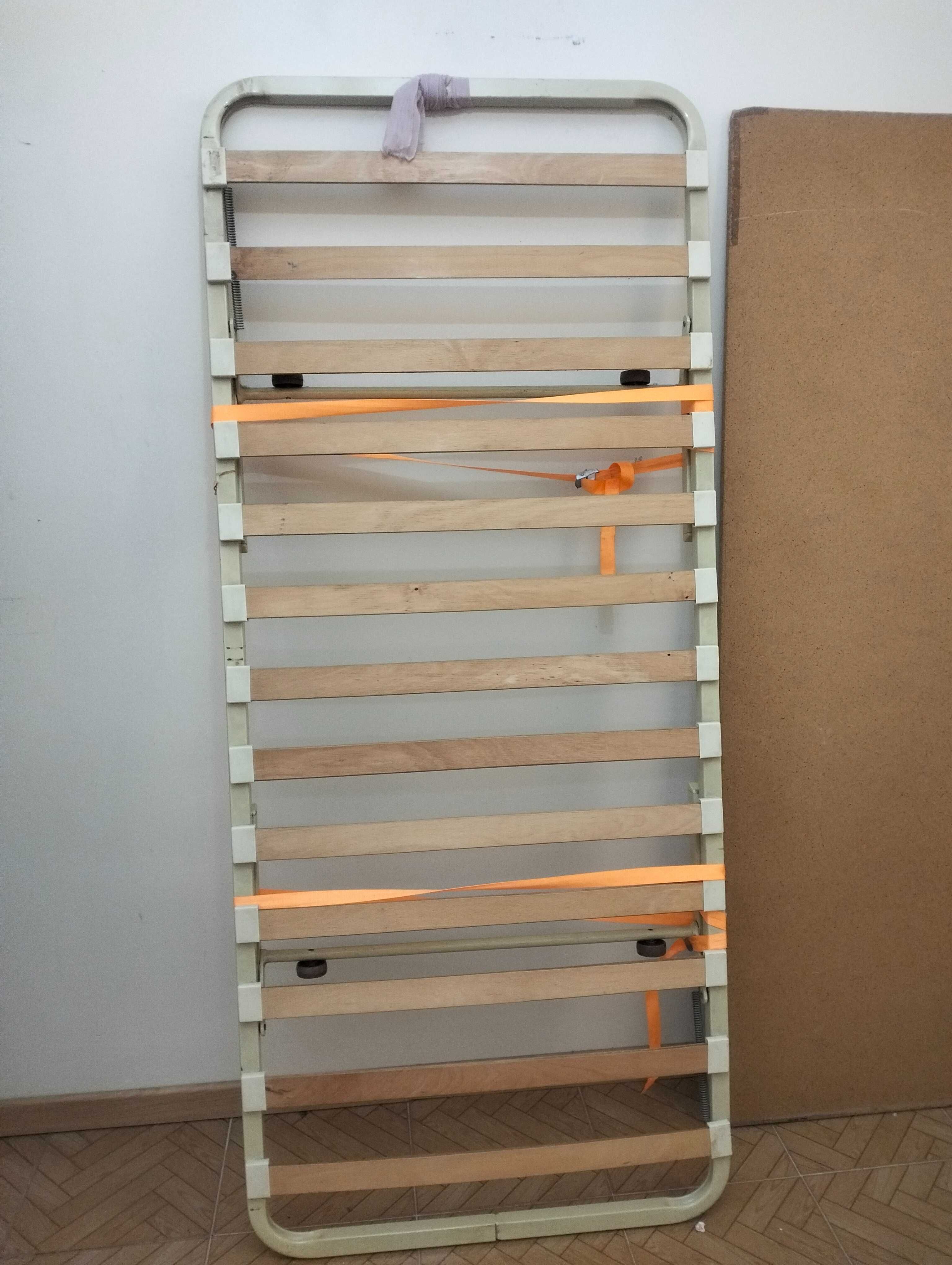 Cama de solteiro com estrado