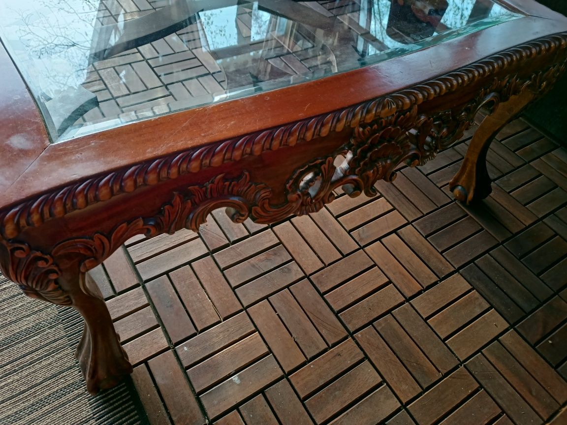 Piękna drewniana rzeźbiona ława, stolik.