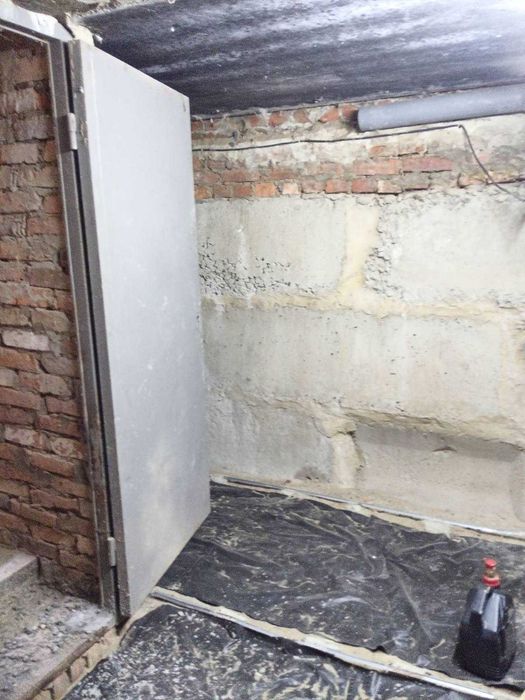 Продам 2- поверховий гараж на Героїв Крут